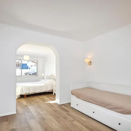Stunning Home In Canet Plage With Wifi *
